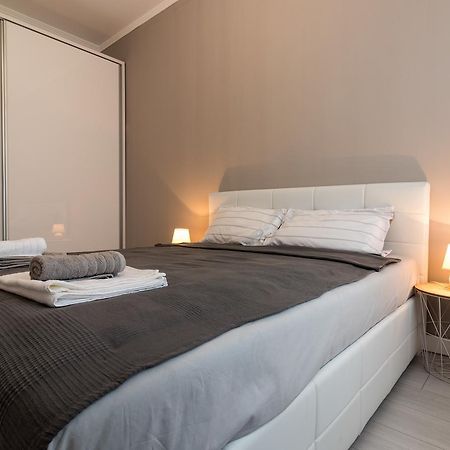 Comfortable & Lovely Apartment Belgrád Kültér fotó