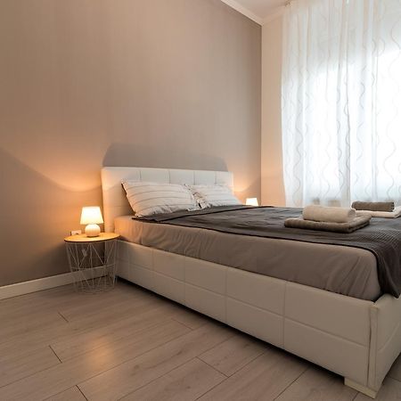 Comfortable & Lovely Apartment Belgrád Kültér fotó