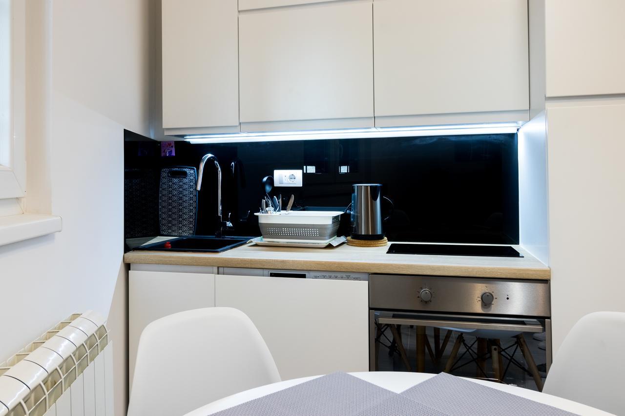 Comfortable & Lovely Apartment Belgrád Kültér fotó